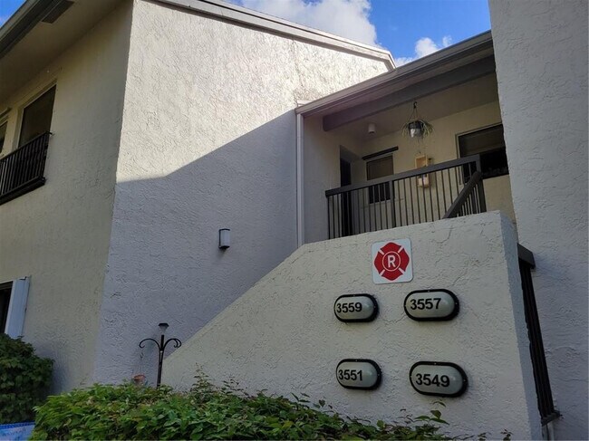 Foto del edificio - 3559 Cocoplum Cir