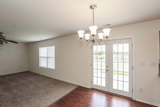 Foto del edificio - 1646 Rustic Arch Way