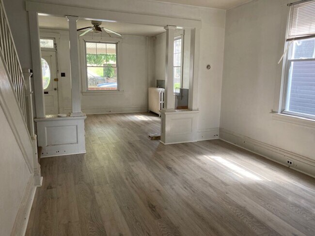 Foto del edificio - Pedrosa -713-715 Linden Avenue