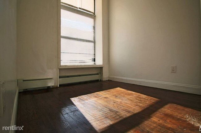 Building Photo - 587 Madison St