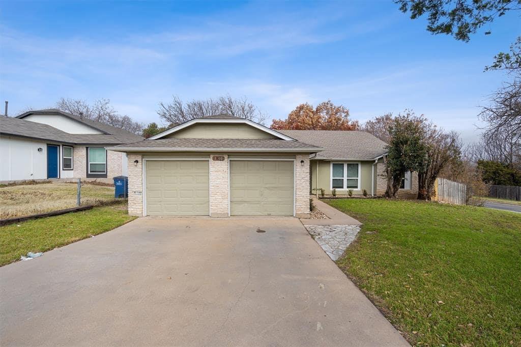 Foto principal - 1900 Gracy Farms Ln