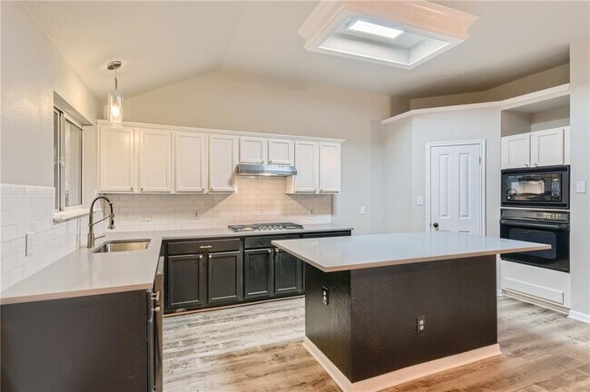 Building Photo - 5616 Lomita Verde Cir