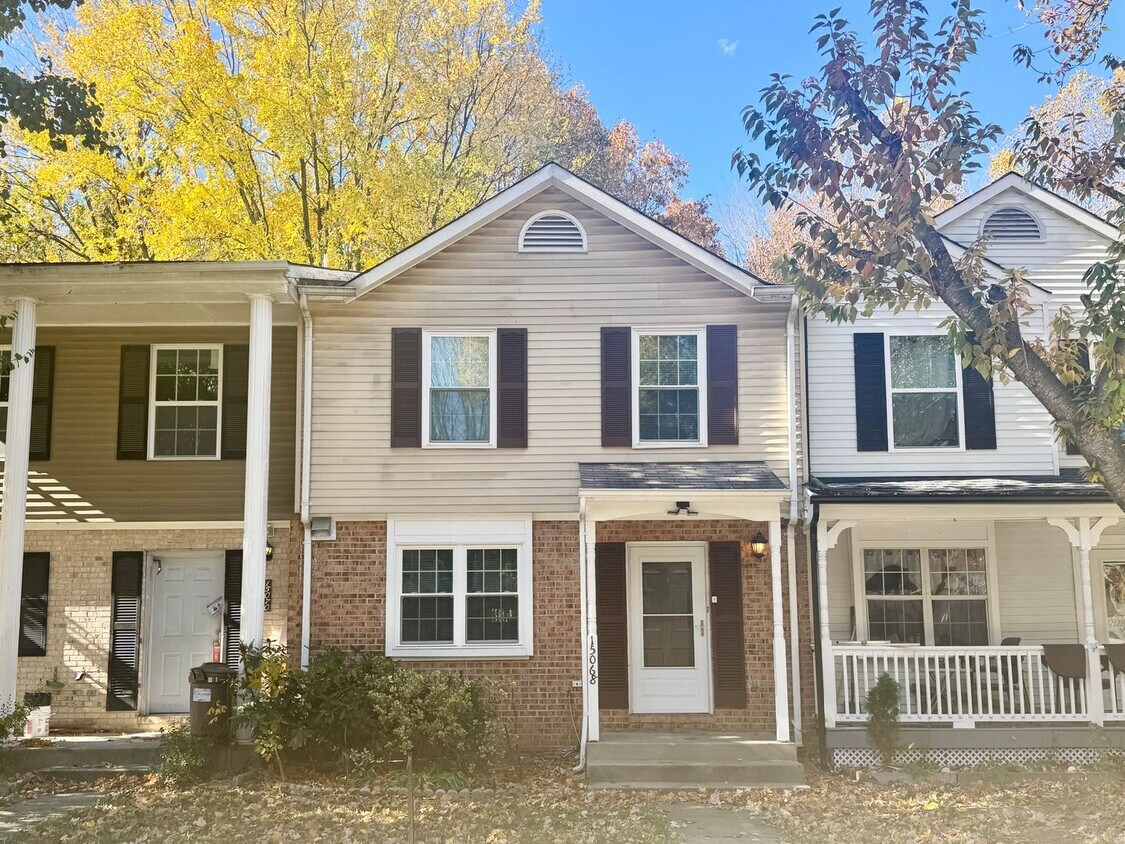 Foto principal - Beautifully updated 3BR/2.5BA townhome in Dale City!