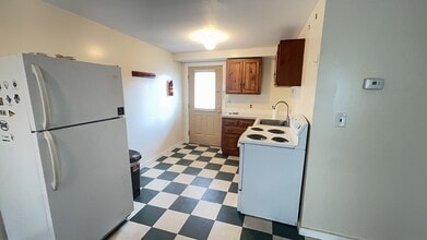 Building Photo - 224 Rainbow St