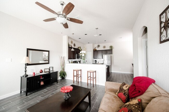 Foto del edificio - LUXURY TOWNHOME LOCATED IN BASTROP, TEXAS!