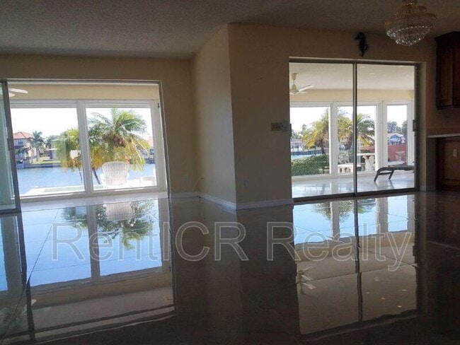 Building Photo - 2507 Bayshore Dr
