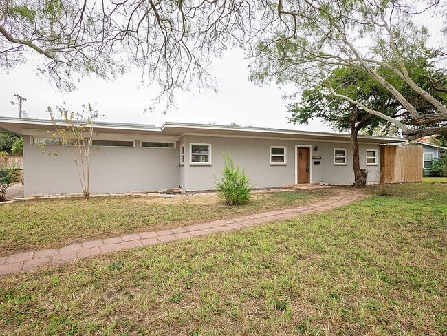 Building Photo - 6033 Rio Vista Ave