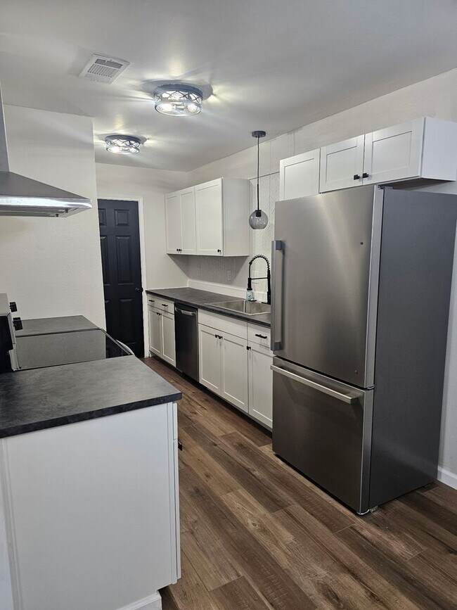 Foto del edificio - 2 Bedroom 2 bath for lease