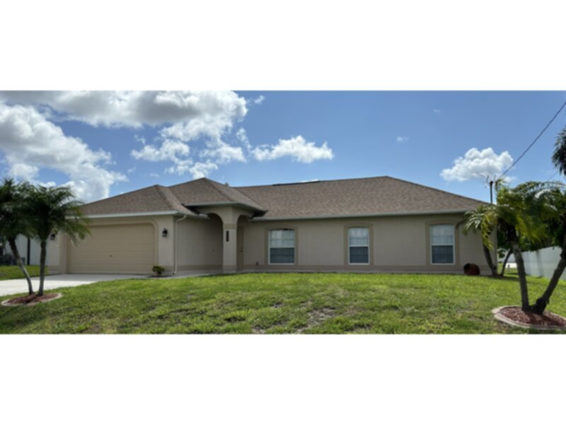 Foto principal - Beautiful 4 Bedroom 2 Bath Home! Available...