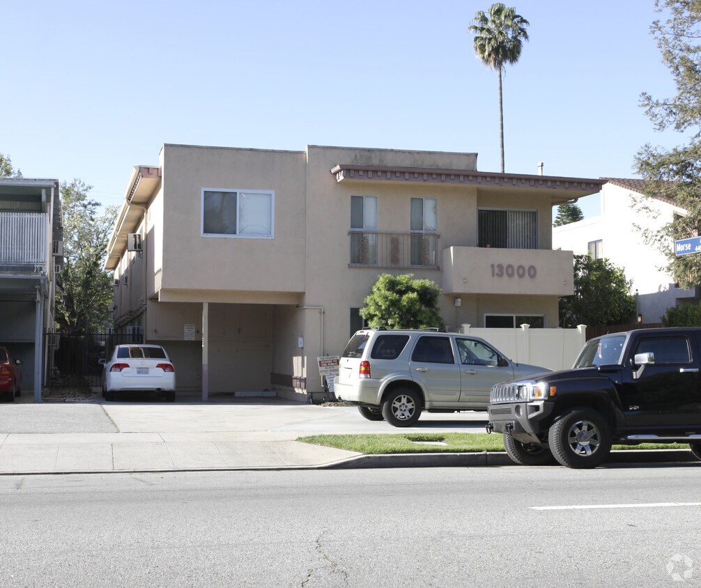 Primary Photo - 13000 Moorpark St