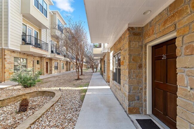 Building Photo - 1115 Kinney Ave