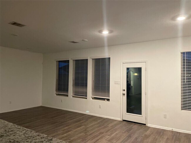 Foto del edificio - 5007 Dunstable Manor Ln