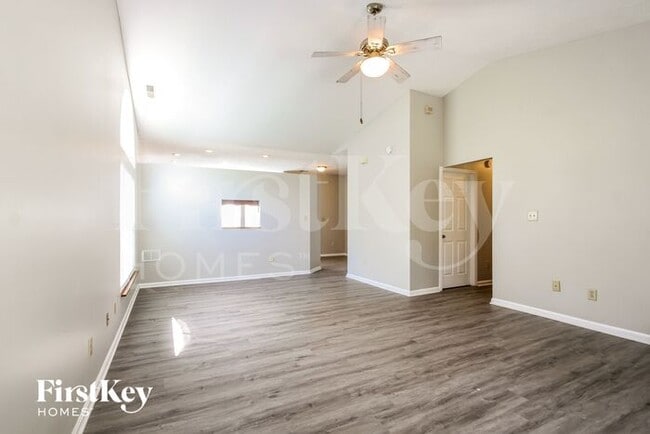 Building Photo - 6747 Long Run Dr