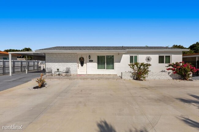 Foto del edificio - 5 br, 2 bath House - 4825 NW 184th ter