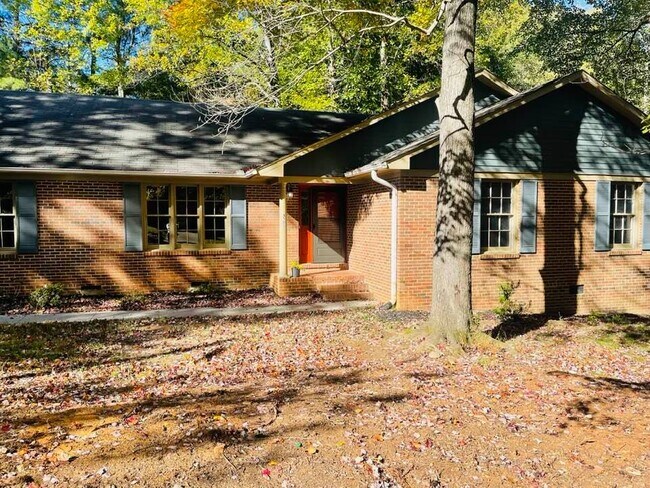 Building Photo - 4405 Forest Walk Dr