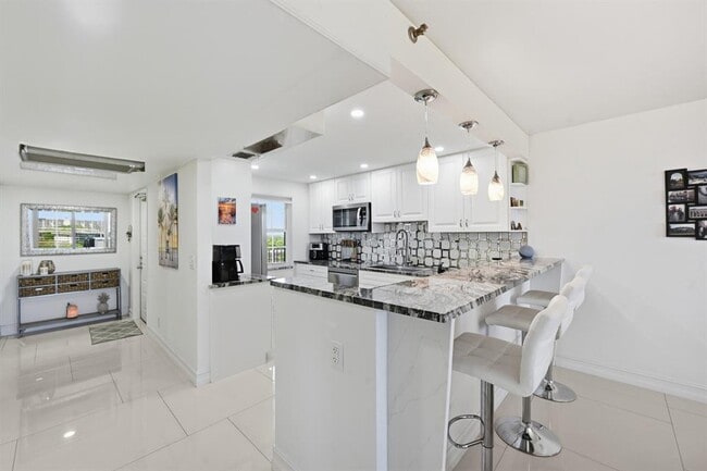 Foto del edificio - 4015 W Palm Aire Dr