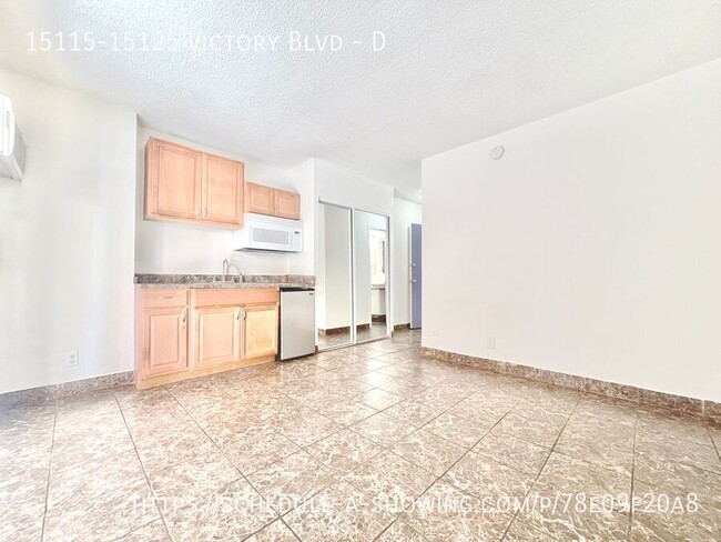 Building Photo - Updated Studio apartment located in lovely...