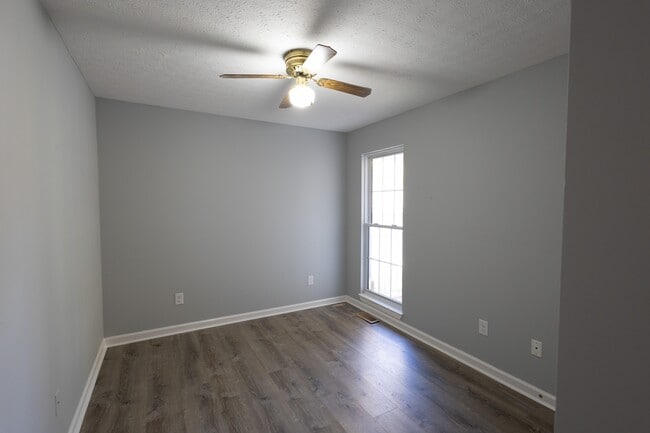 Building Photo - 135 W 14th Ave