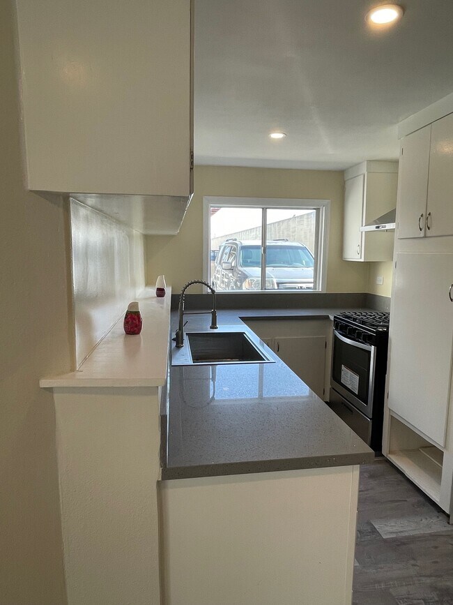 Kitchen - 13303 S Normandie Ave