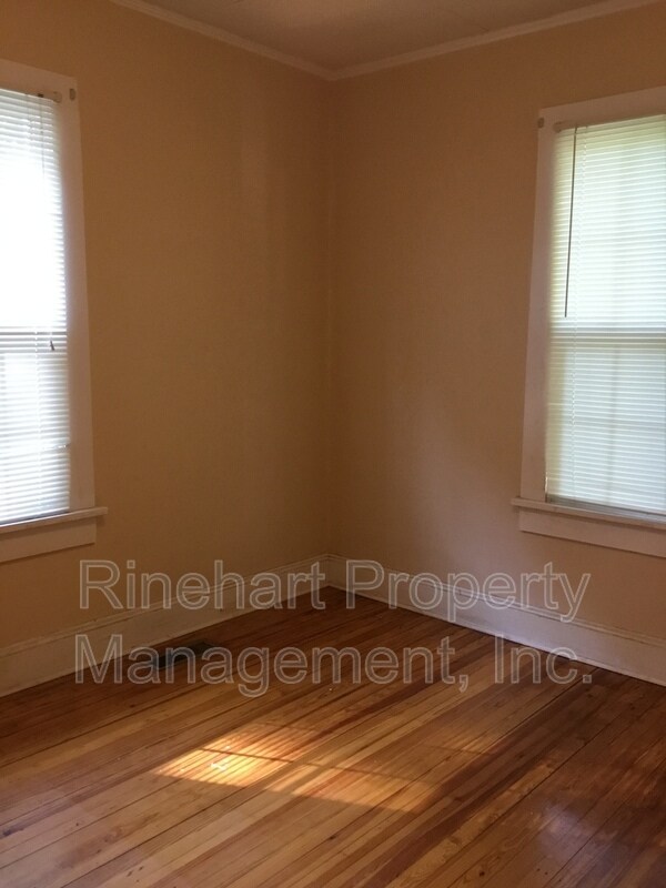 Building Photo - 448 Willowbrook Ave