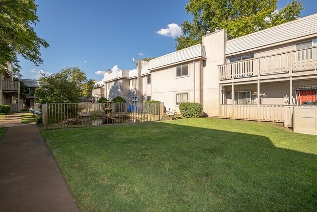Building Photo - Spacious 3 Bed 2 Bath Tulsa Condo! Tenant ...