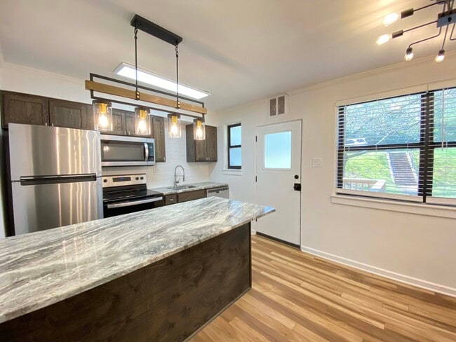 Building Photo - Faris Ridge Condominiums