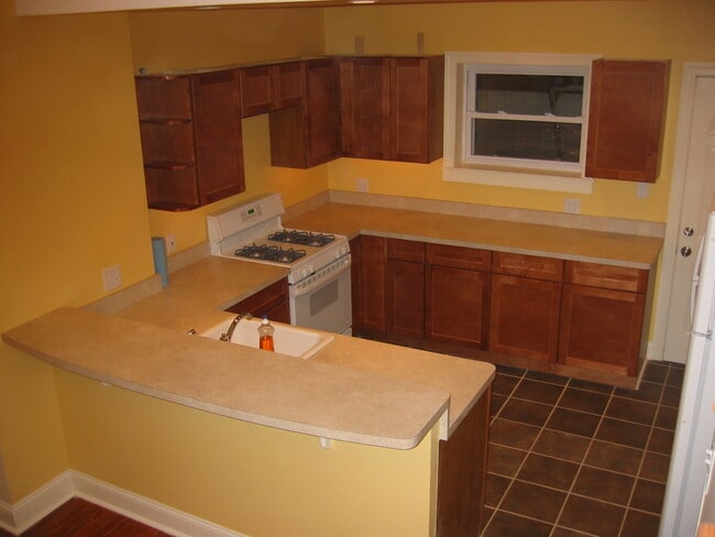 Kitchen - 2539 S Watts St