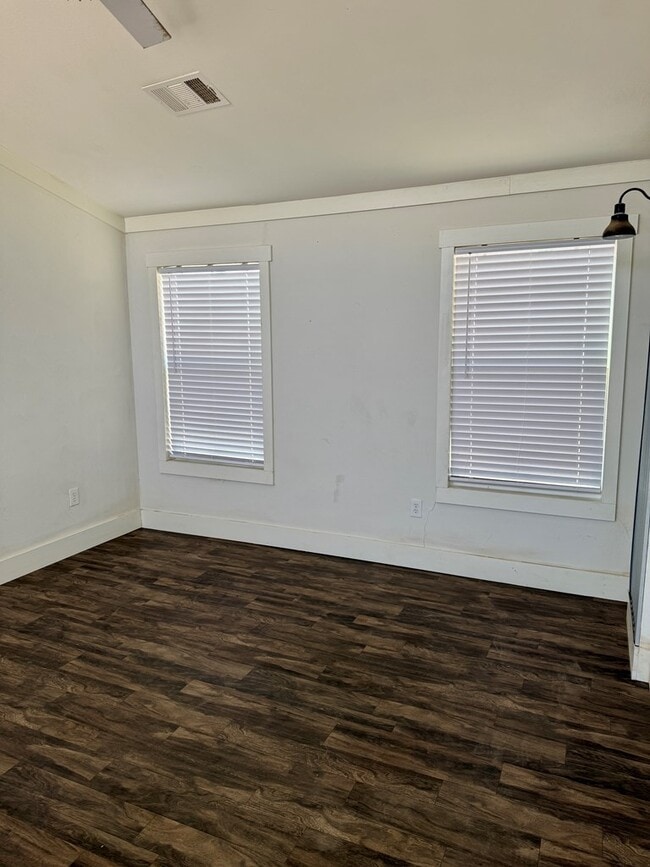 Building Photo - 4537 W Nectarine St