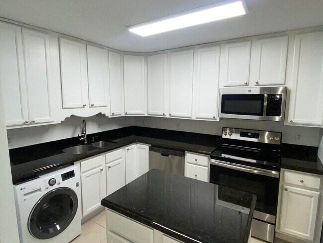 Foto del edificio - 102 N Lakeside Dr