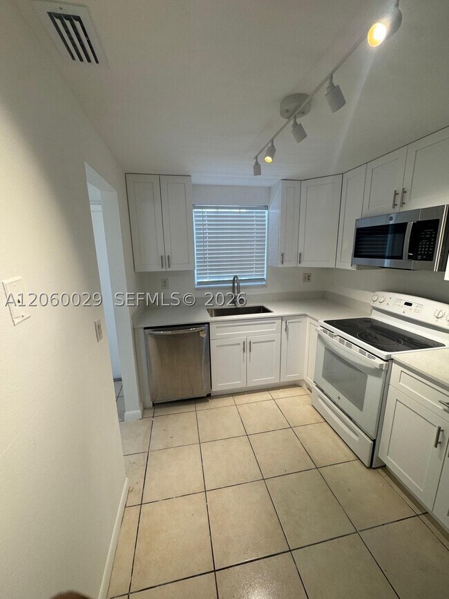 Building Photo - 7981 S French Dr