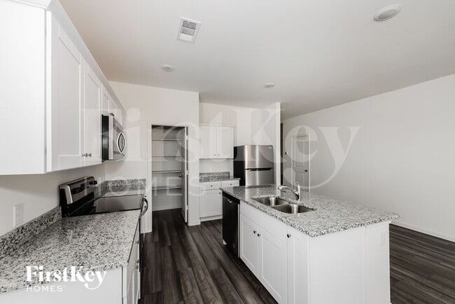 Building Photo - 1810 Sandlin Dr