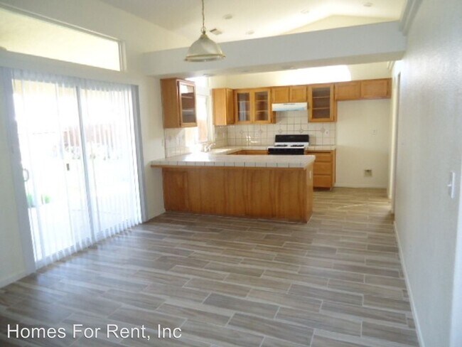 Building Photo - 5 br, 3 bath House - 1344 Birch St.