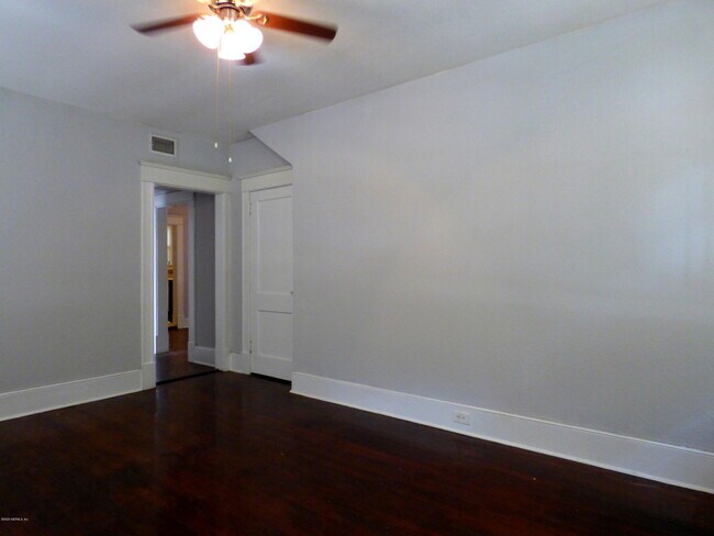 Building Photo - 2302 College St