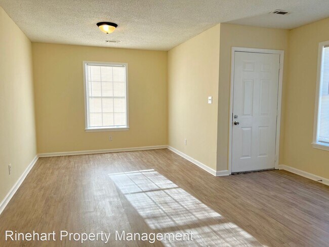 Building Photo - 2 br, 1.5 bath House - 1068 Farm Pond Lane