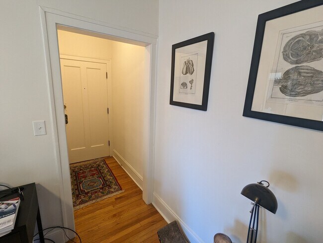 Foto del edificio - 6439 N. Newgard