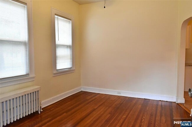 Building Photo - 139 Ray St