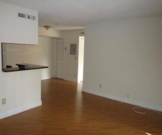 Building Photo - 401 SW 85th Ave