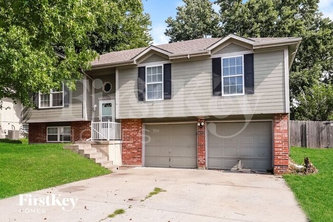 Building Photo - 539 NE Summit Dr