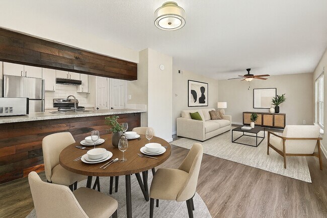 Foto del edificio - 5005 Manor Rd