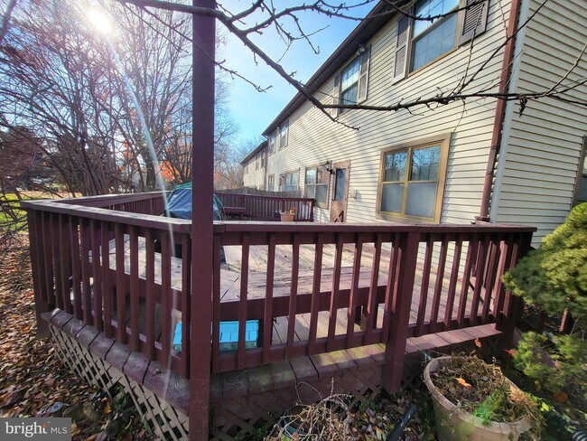 Foto del edificio - 135 GREENSWARD Ln