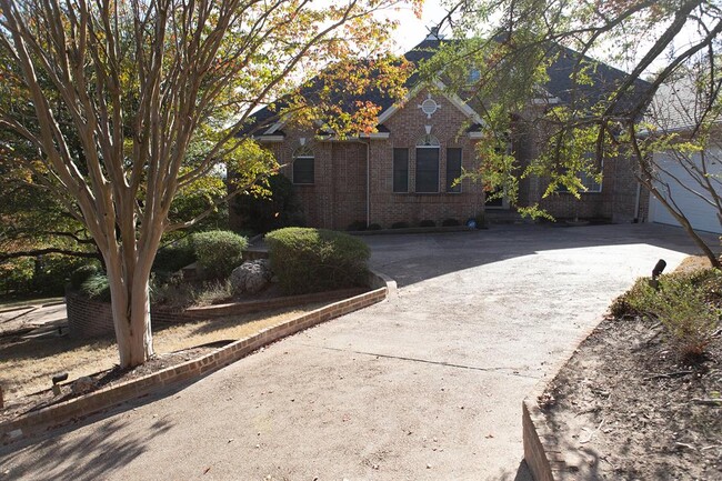Building Photo - 6801 Winterberry Dr