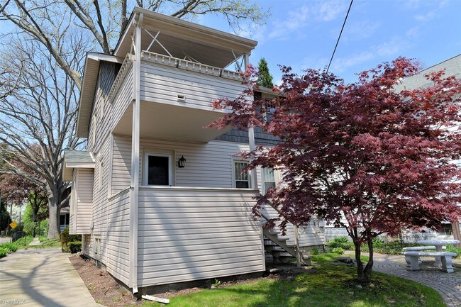 Foto del edificio - Studio, 1 bath Triplex - 312A Virginia Ave