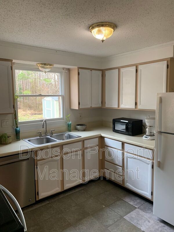 Foto del edificio - 10002 Laurel Lakes Dr