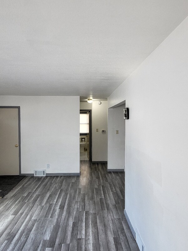 Building Photo - 3005 Amherst St