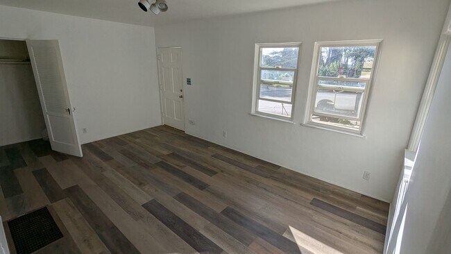 Foto del edificio - 10204 Fairgrove Ave