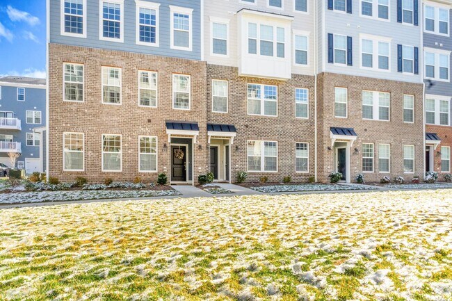 Foto del edificio - Wonderful, Warm 2 Bedroom Townhome in Henr...