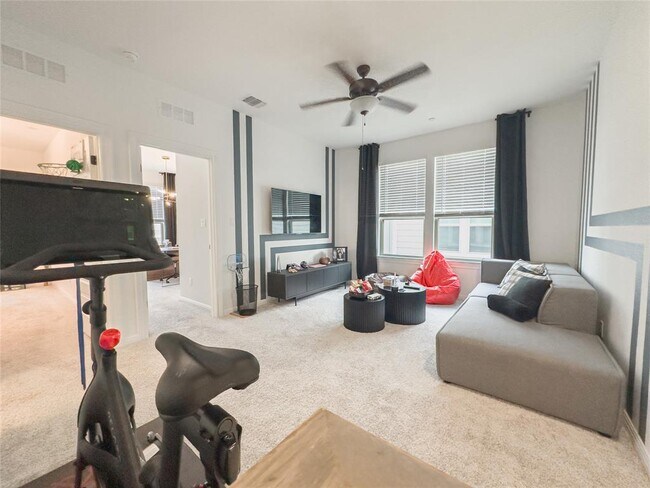 Building Photo - 2725 Woodall Dr