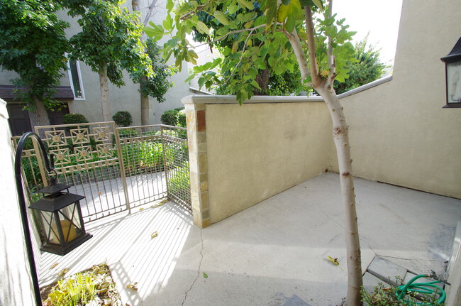 Foto del edificio - 21901 Lassen St