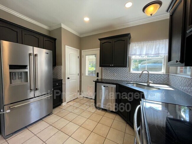 Building Photo - 25889 Regency Ave