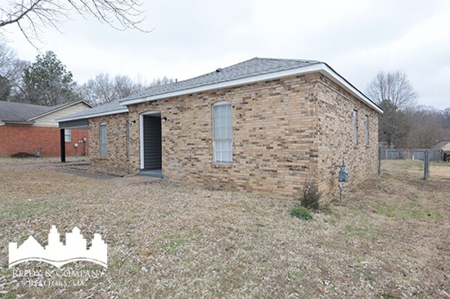 Building Photo - 3782 Wychemere Dr